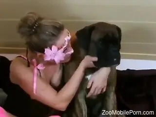 Pretty lady opens her legs and gets licked too